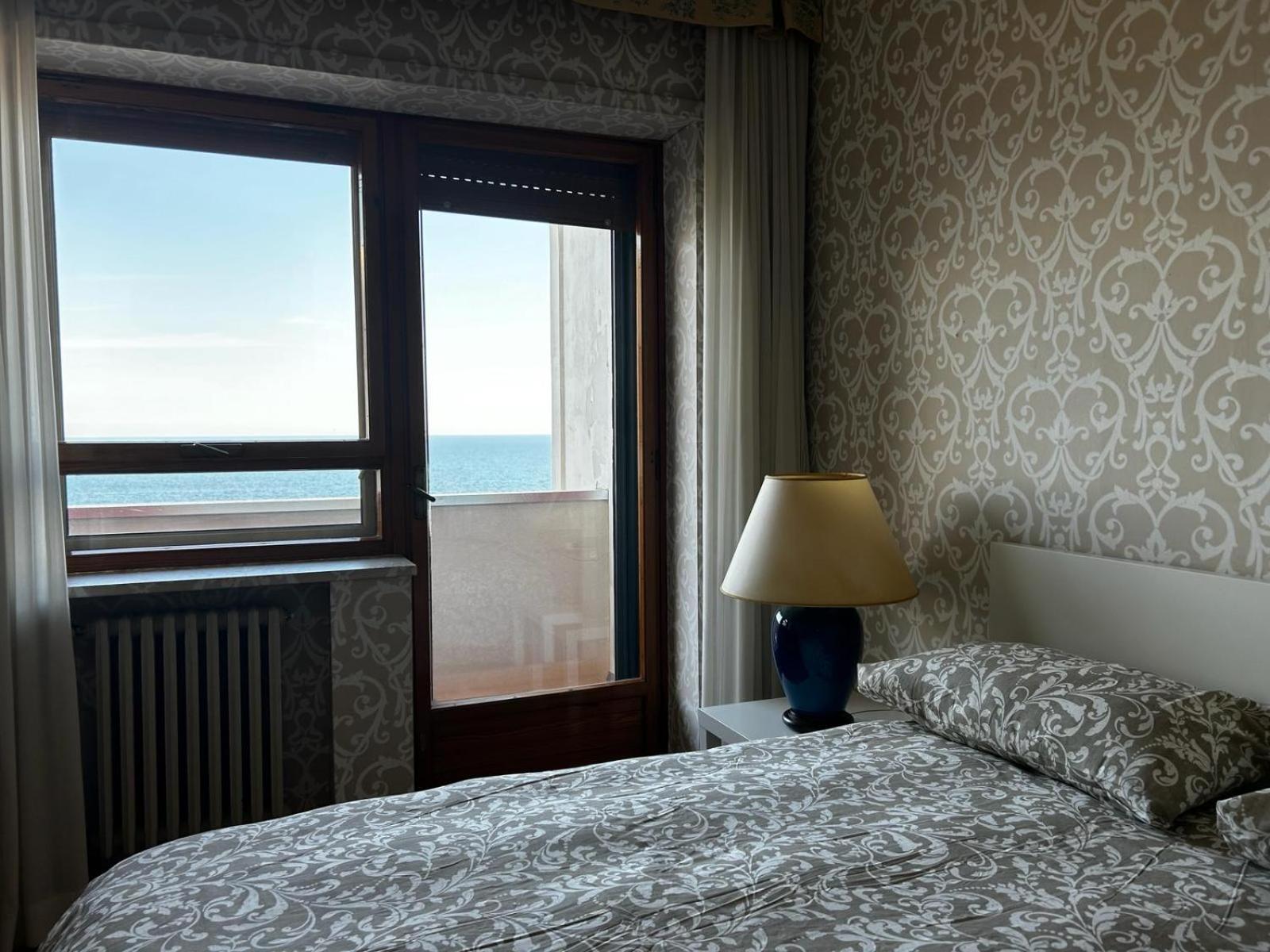 Front Beach Apartment - 3 Bedrooms Bari Zewnętrze zdjęcie