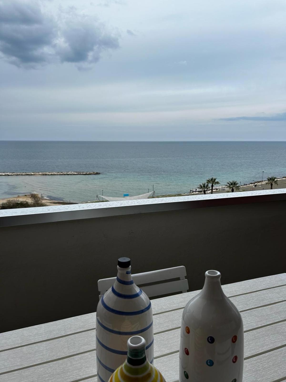 Front Beach Apartment - 3 Bedrooms Bari Zewnętrze zdjęcie
