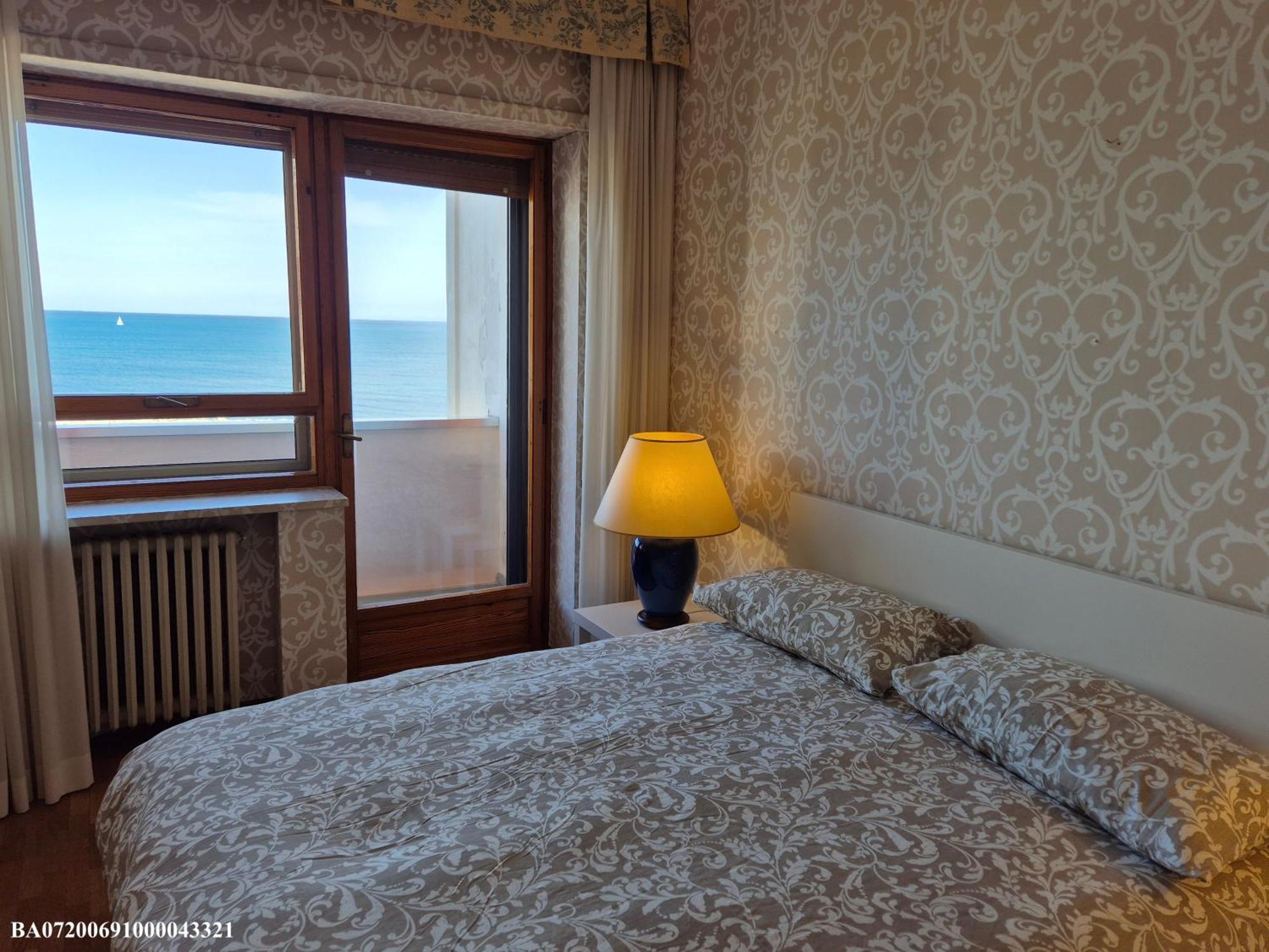 Front Beach Apartment - 3 Bedrooms Bari Zewnętrze zdjęcie