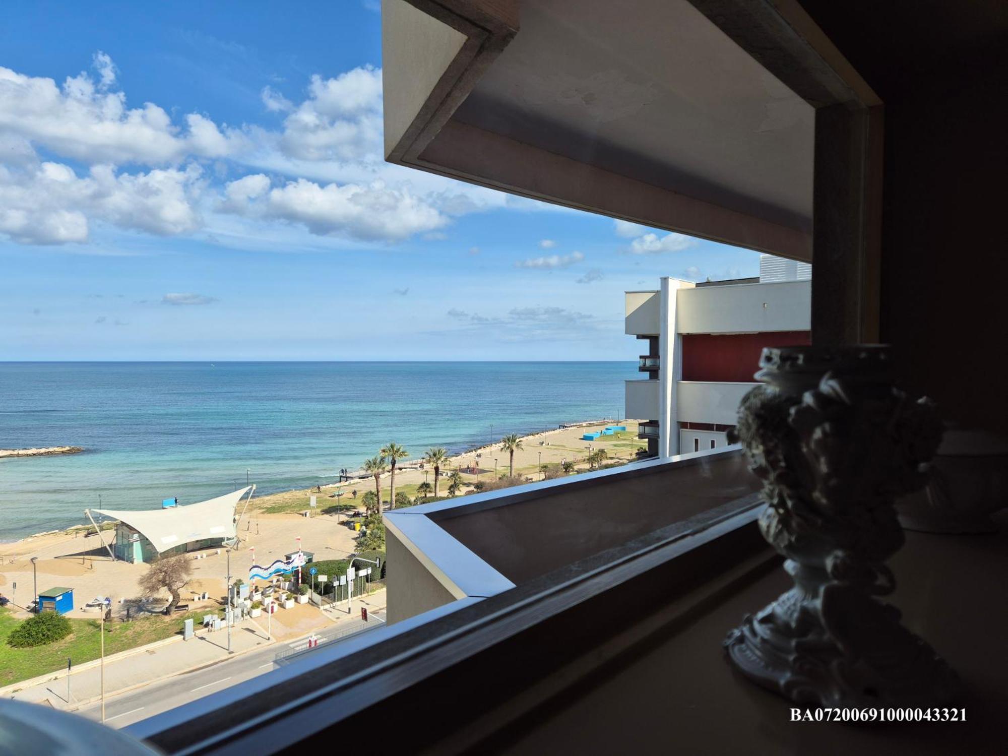 Front Beach Apartment - 3 Bedrooms Bari Zewnętrze zdjęcie