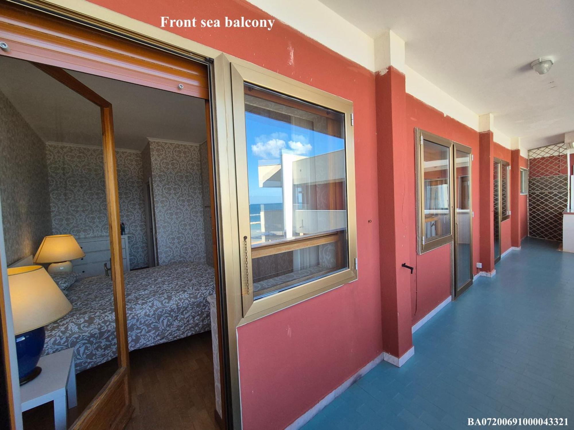 Front Beach Apartment - 3 Bedrooms Bari Zewnętrze zdjęcie