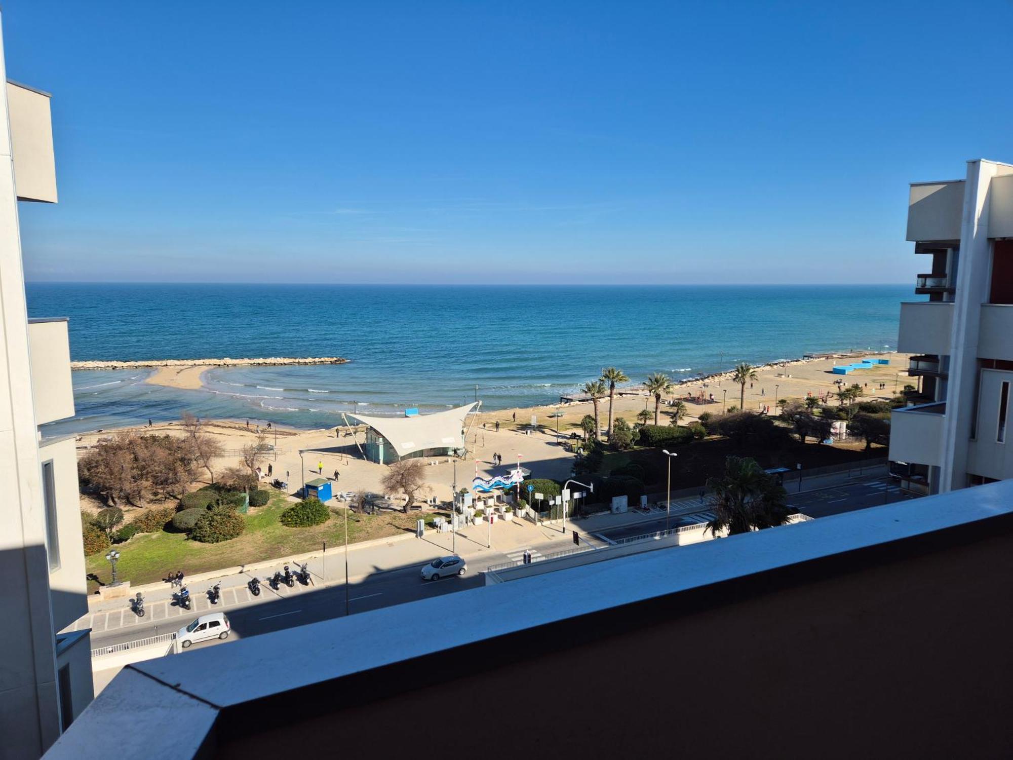 Front Beach Apartment - 3 Bedrooms Bari Zewnętrze zdjęcie